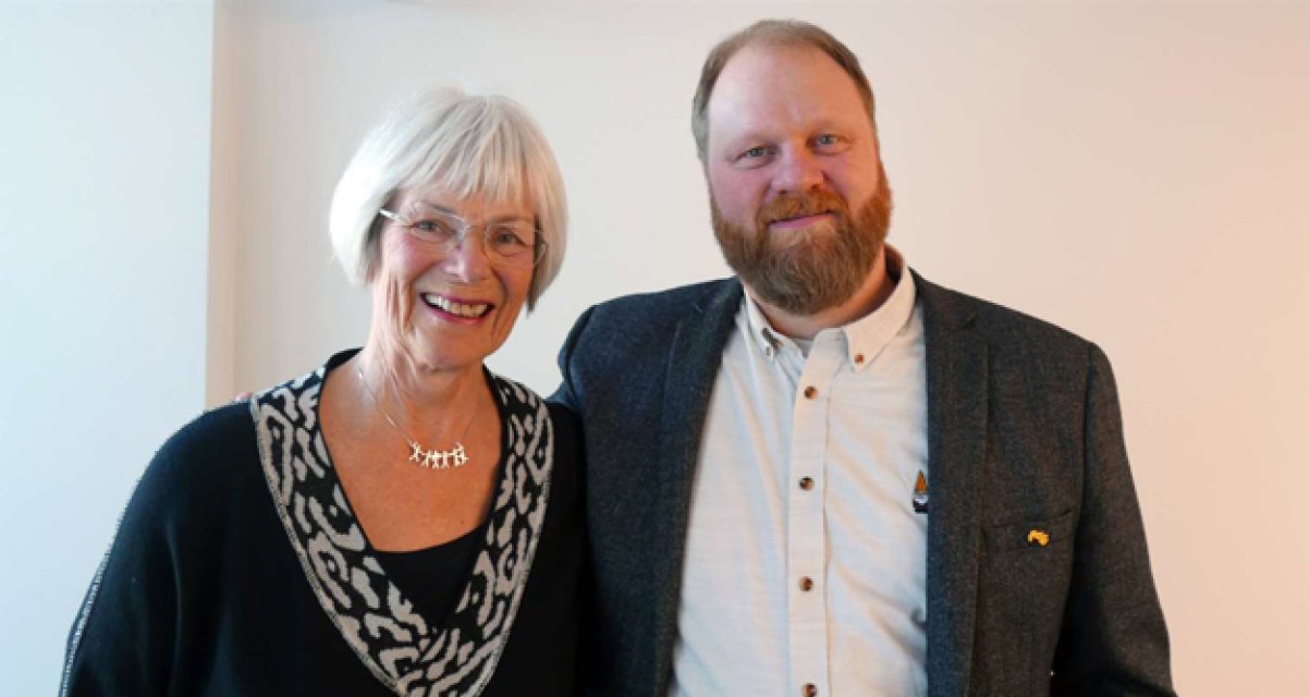 hjernekraftprisvinner2017.jpg Prsvinner Jan Magne Gjerde og juryleder Tora Aasland