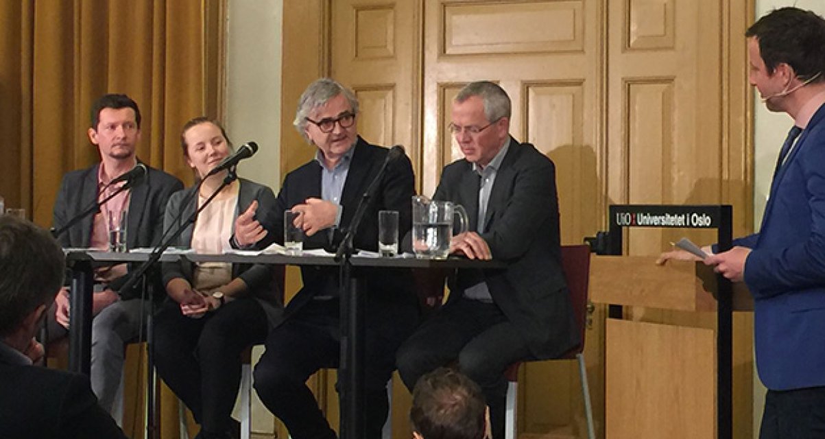 Terje Mørland, Marianne Andenæs, Petter Aaslestad og Vidar L. Haanes diskuterer NOKUTs underviserundersøkelse.