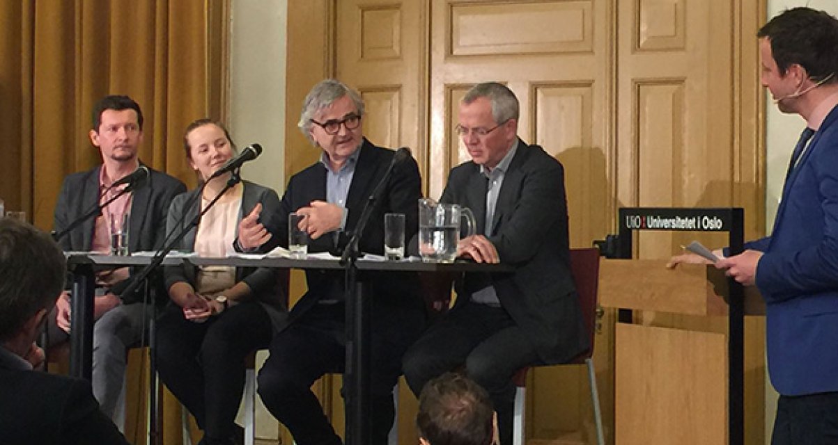 nokut_100117.jpg Terje Mørland, Marianne Andenæs, Petter Aaslestad og Vidar L. Haanes diskuterer NOKUTs underviserundersøkelse.