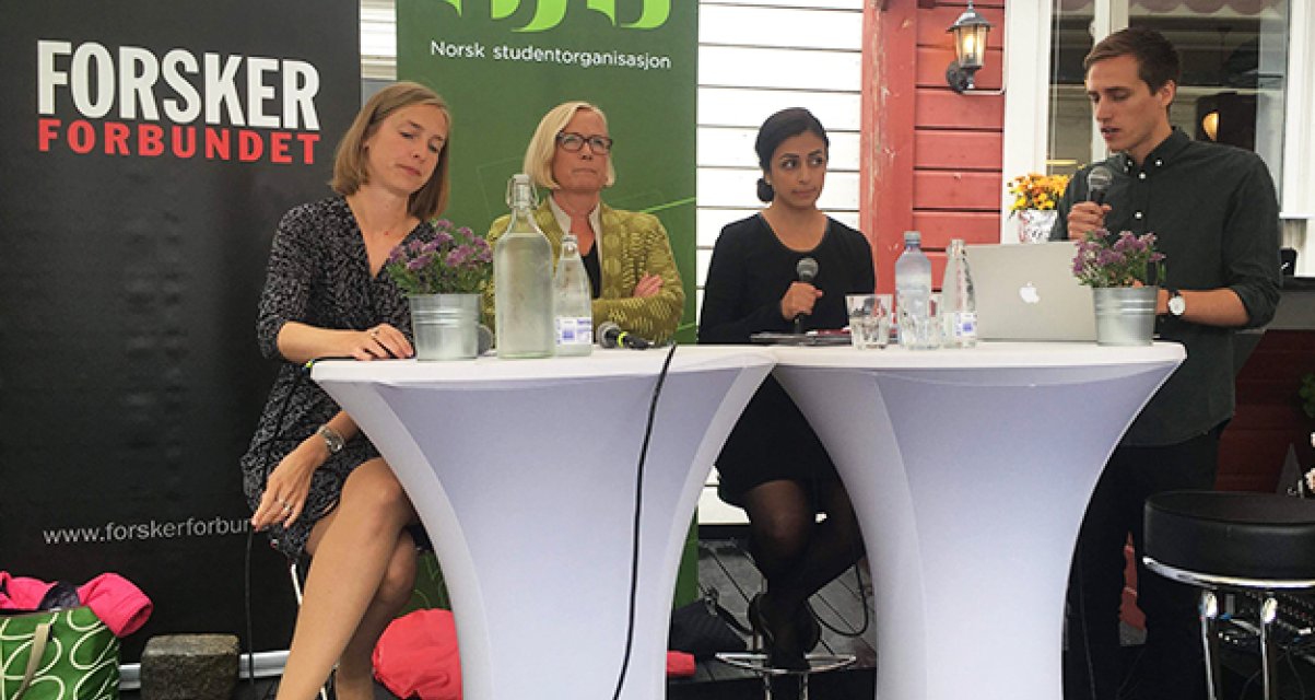 F.v. Iselin Nybø, Marit Arnstad, Hadia Tajik og debattleder Ola Magnussen Rydje