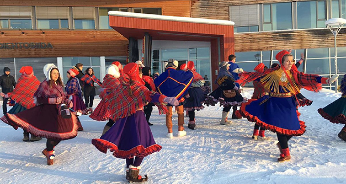 Fra en tidligere feiring av samefolkets dag ved Sámi allaskuvla / Samisk høgskole